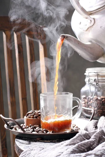 Filiżanka Kawy Herbatą Ciasteczkami Drewnianym Stole — Zdjęcie stockowe