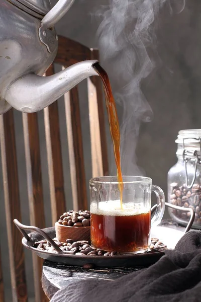 Kaffeetasse Mit Heißer Schokolade Und Zimtstangen Auf Holzgrund — Stockfoto