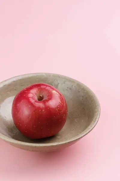 Beyaz Arkaplanda Kırmızı Elma — Stok fotoğraf