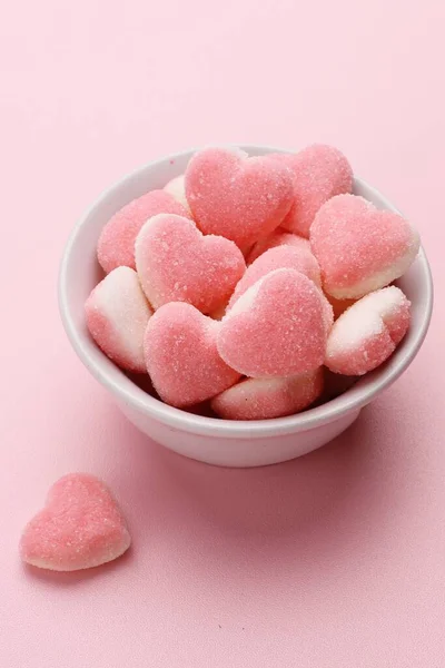 Roze Marshmallows Een Schaal Een Witte Achtergrond — Stockfoto