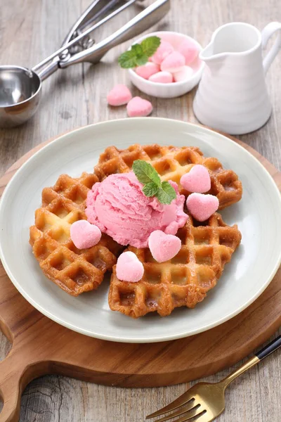 Ice Cream Chocolate Strawberry — Stock Photo, Image