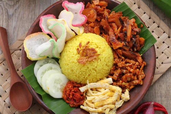 Stekt Ris Med Kyckling Och Grönsaker Thai Mat Traditionell Maträtt — Stockfoto