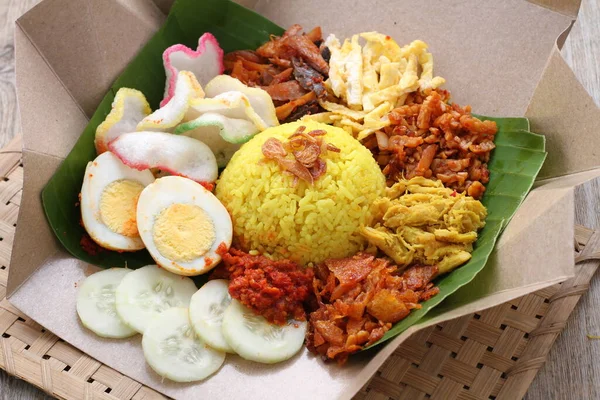 Gebratenes Huhn Und Gemüse Mit Reis Und Gemüse — Stockfoto