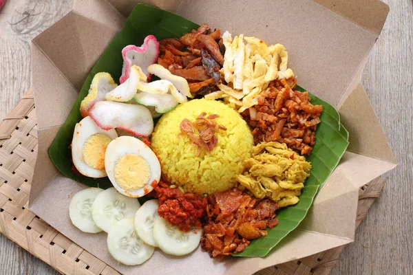 Крупным Планом Традиционных Индонезийских Блюд Индонезийской Кухни — стоковое фото