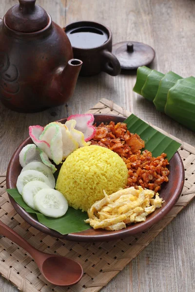 Gebratener Reis Mit Hühnchen Zwiebeln Und Sesam — Stockfoto