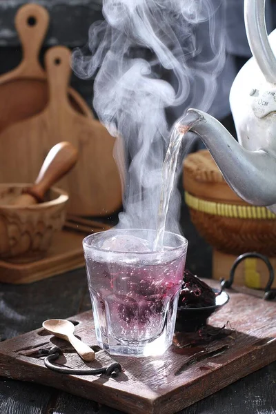Herbata Gorącym Pikantnym Napojem Tajski Napój Hookah Czarne Tło — Zdjęcie stockowe