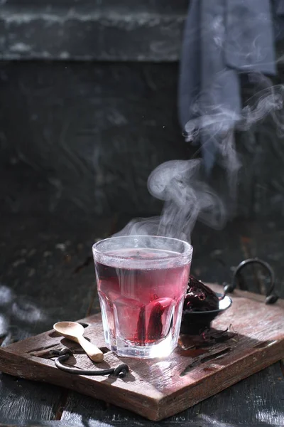 Teetasse Auf Holztisch — Stockfoto