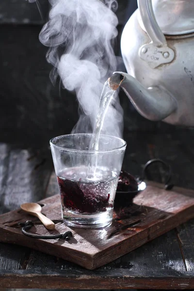 Tee Mit Einer Tasse Kaffee Und Einem Glas Wasser Auf — Stockfoto