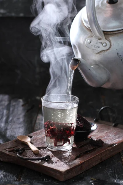 Heißer Tee Mit Einer Tasse Kaffee Und Einem Glas Rotwein — Stockfoto