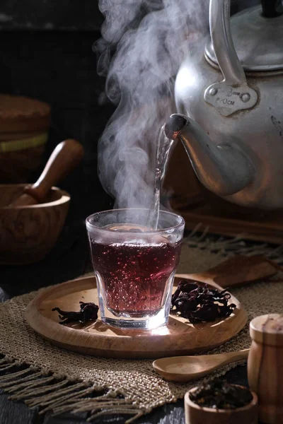 Filiżanka Herbaty Kawą Czajnik Drewnianym Tle — Zdjęcie stockowe