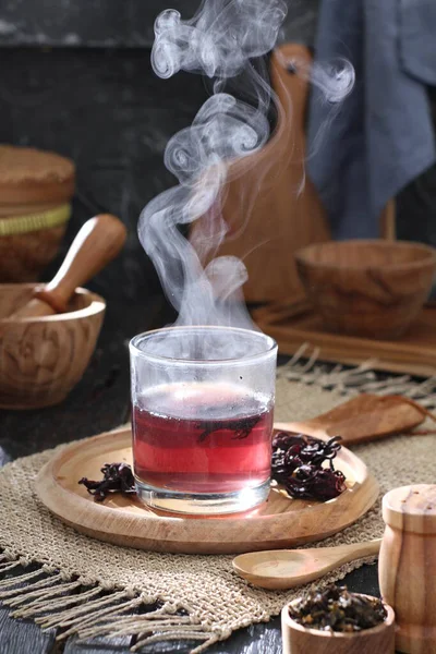 Gorąca Herbata Filiżanką Kawy Czajniczek Drewnianym Tle — Zdjęcie stockowe