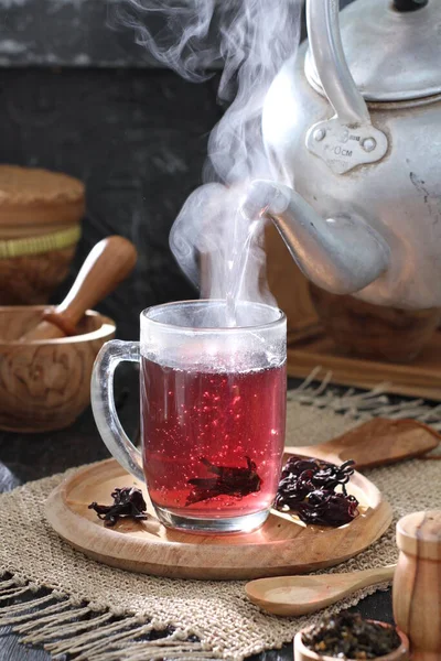 Herbata Filiżanką Kawy Czajnikiem Drewnianym Tle — Zdjęcie stockowe