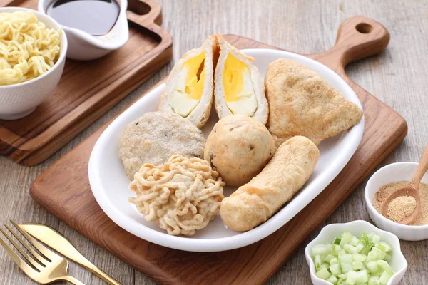 Korejské Jídlo Rýžové Nudle Smažené Ryby Ryby — Stock fotografie