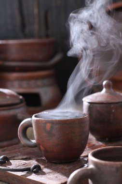 Bir fincan çay iç. 