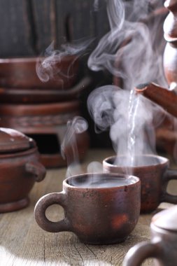 Bir fincan çay iç. 