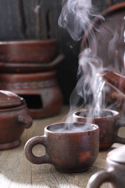Çay demliği ve sıcak içecek. 