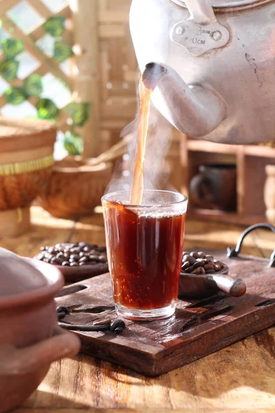 Xícara Chá Com Bule Mesa Madeira — Fotografia de Stock