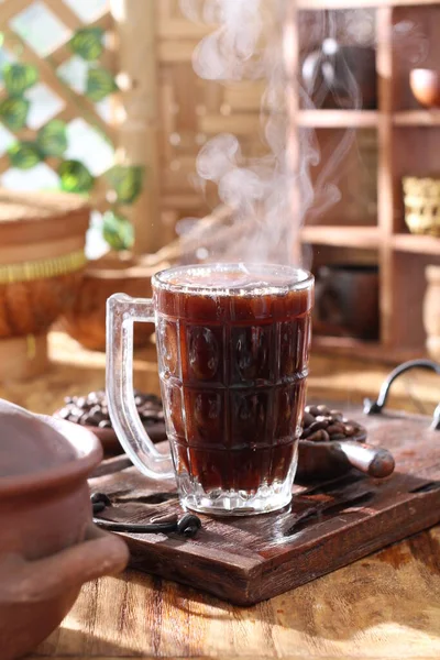 Gorąca Herbata Gorącą Parą Drewnianym Stole — Zdjęcie stockowe
