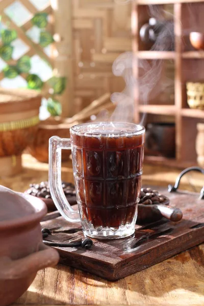 Chá Quente Xícara Bule Mesa Madeira — Fotografia de Stock