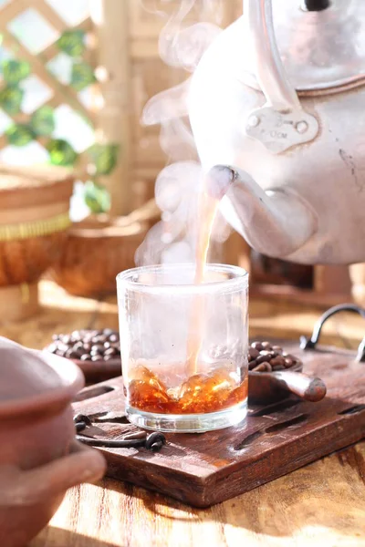 Forró Tea Egy Üvegedényben — Stock Fotó
