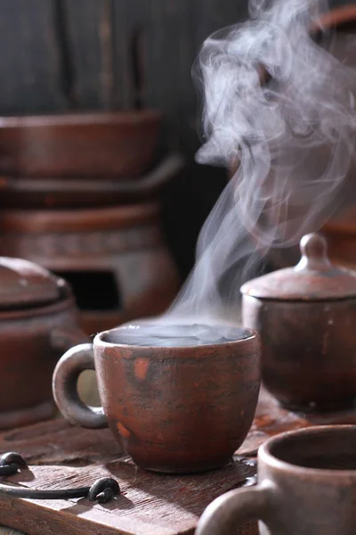 Bir fincan çay iç. 