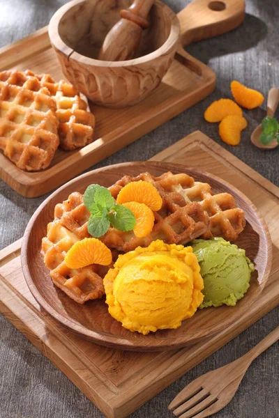 Hemlagad Frukost Med Färsk Apelsin Och Apelsinjuice — Stockfoto