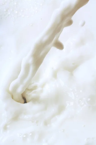 Пена Белого Молока Белом Фоне — стоковое фото