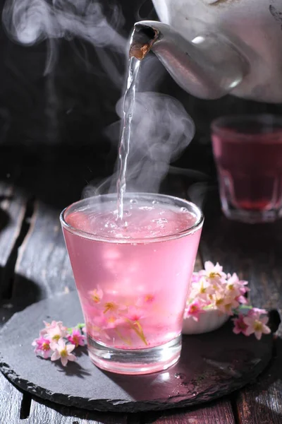 Růžový Květ Sklenici Ledu — Stock fotografie