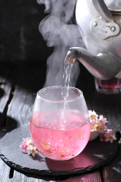 Чашка Чая Чайником Цветы Черном Фоне — стоковое фото