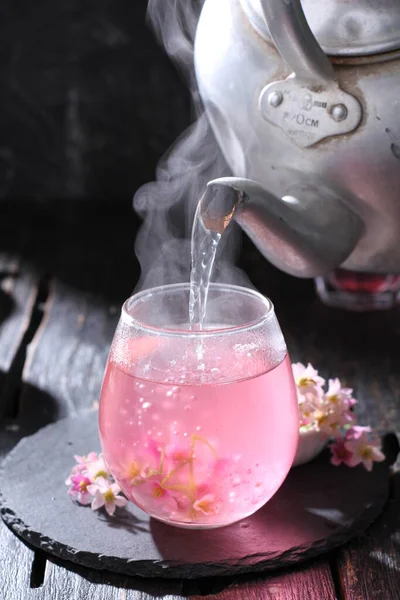 Çay, çaydanlık ve çay. 