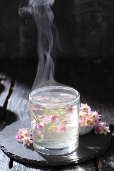 Zabiegi Uzdrowiskowe Koncepcja Aromaterapii Olej Kwiaty — Zdjęcie stockowe