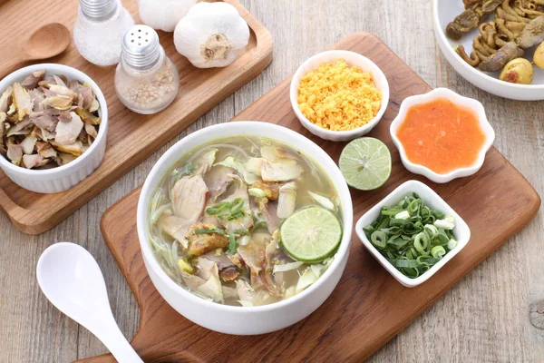 Sopa Tailandesa Tazón Con Ingredientes Sobre Fondo Tabla Madera — Foto de Stock