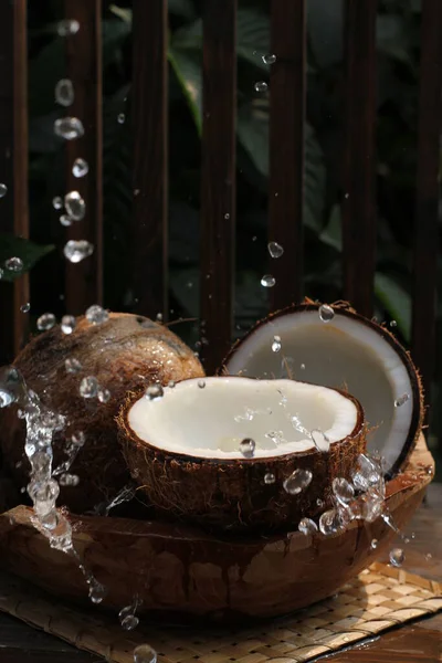 신선한 코코넛 스플래쉬와 — 스톡 사진