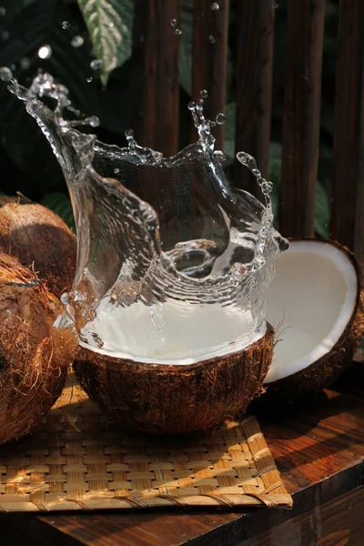 Świeże Orzechy Kokosowe Mlekiem Kokosowym — Zdjęcie stockowe