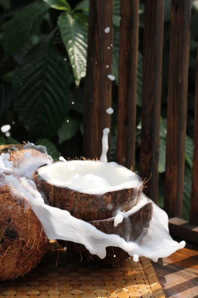 Kokos Och Mjölk Bordet — Stockfoto