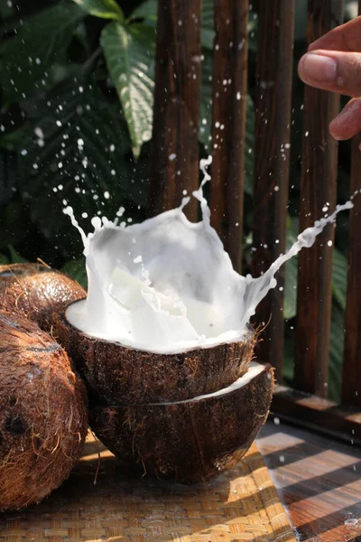 Kokosmilch Mit Frischen Früchten — Stockfoto