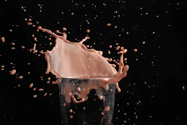 Всплеск Молока Черном Фоне — стоковое фото