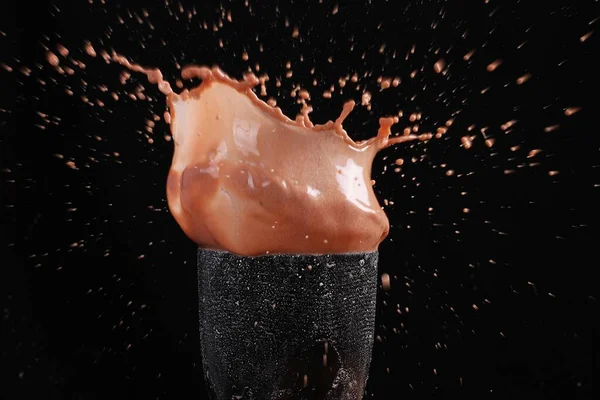 Csokoládé Fröccsenés Csokoládé Egy Fekete Háttér — Stock Fotó