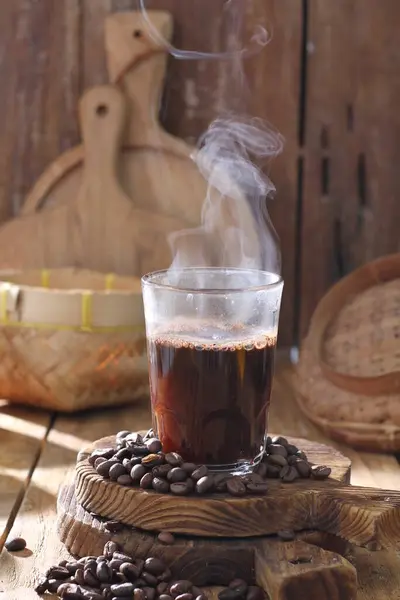 Forró Kávé Ital Fahéjjal Ánizs Asztalon — Stock Fotó