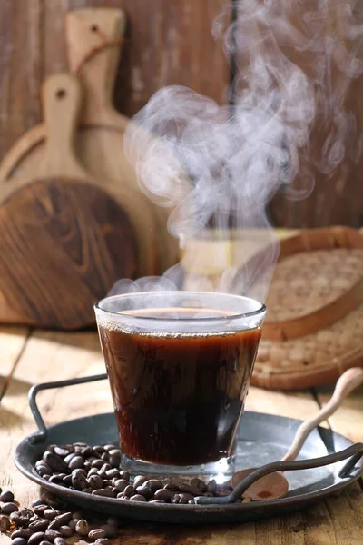 Xícara Café Fumaça Quente Mesa Madeira — Fotografia de Stock