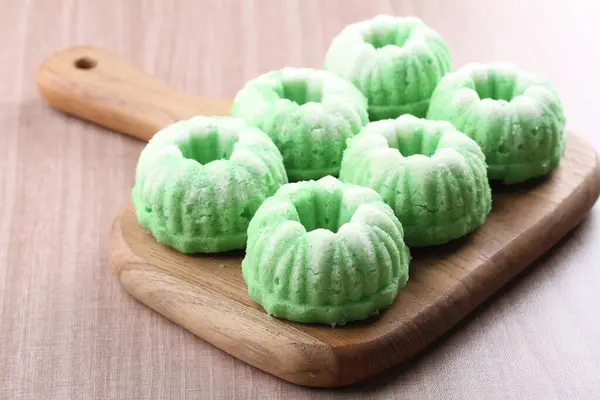 韓国料理グリーンライスケーキと大豆ケーキ — ストック写真