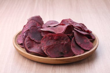 Tabakta kurutulmuş sığır ciğeri