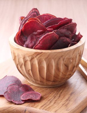 Kavanozda kurutulmuş kırmızı pancar.