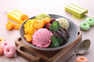 Geleneksel Kore dondurması ve kek pufları, gangjeong