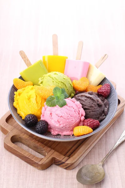 混合的水果冰淇淋 — 图库照片