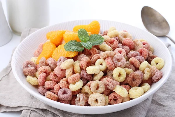 Tazón Cereal Con Frutas Frescas Sobre Fondo Blanco —  Fotos de Stock