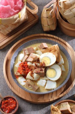 Domuz eti ve domuz eti çorbası.