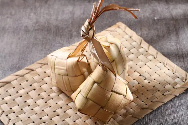 Rýžové Nudle Bambusovém Koši — Stock fotografie