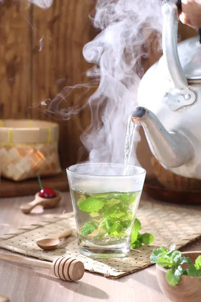 Filiżanka Herbaty Liści Mięty Gorącej Herbaty — Zdjęcie stockowe