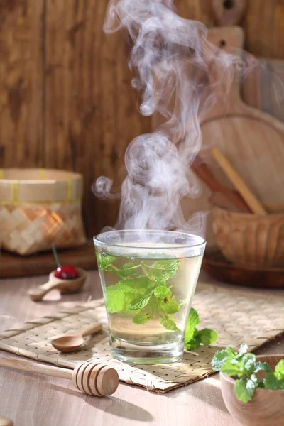 Zielona Herbata Szklance Lodem Miętą — Zdjęcie stockowe